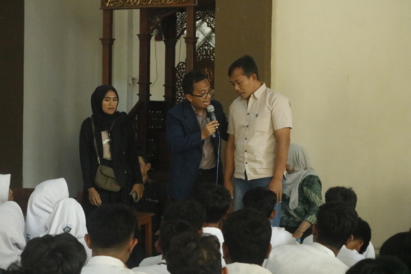 Kegiatan Parenting Kelas XII "Membangun Mental Sinergi Menuju Sukses Bersama""